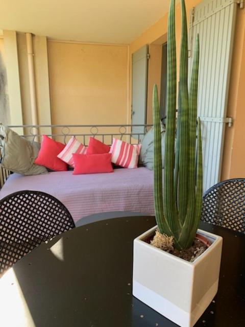 Appartement Cosy Avec Climatisation Reversible Golf De Saumane Luaran gambar